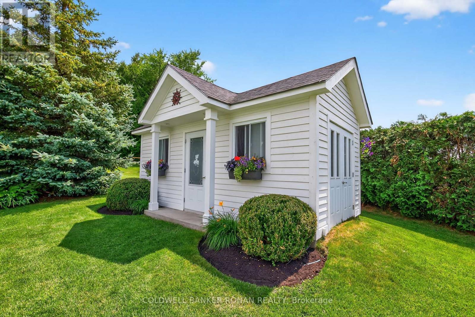 32 UNDERHILL COURT - 8