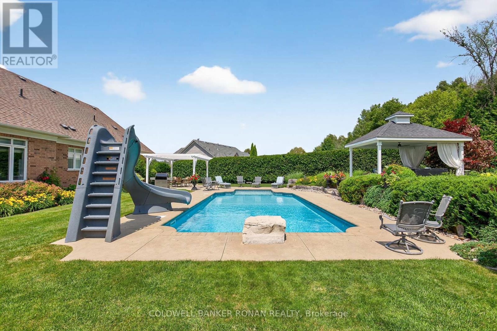 32 UNDERHILL COURT - 9