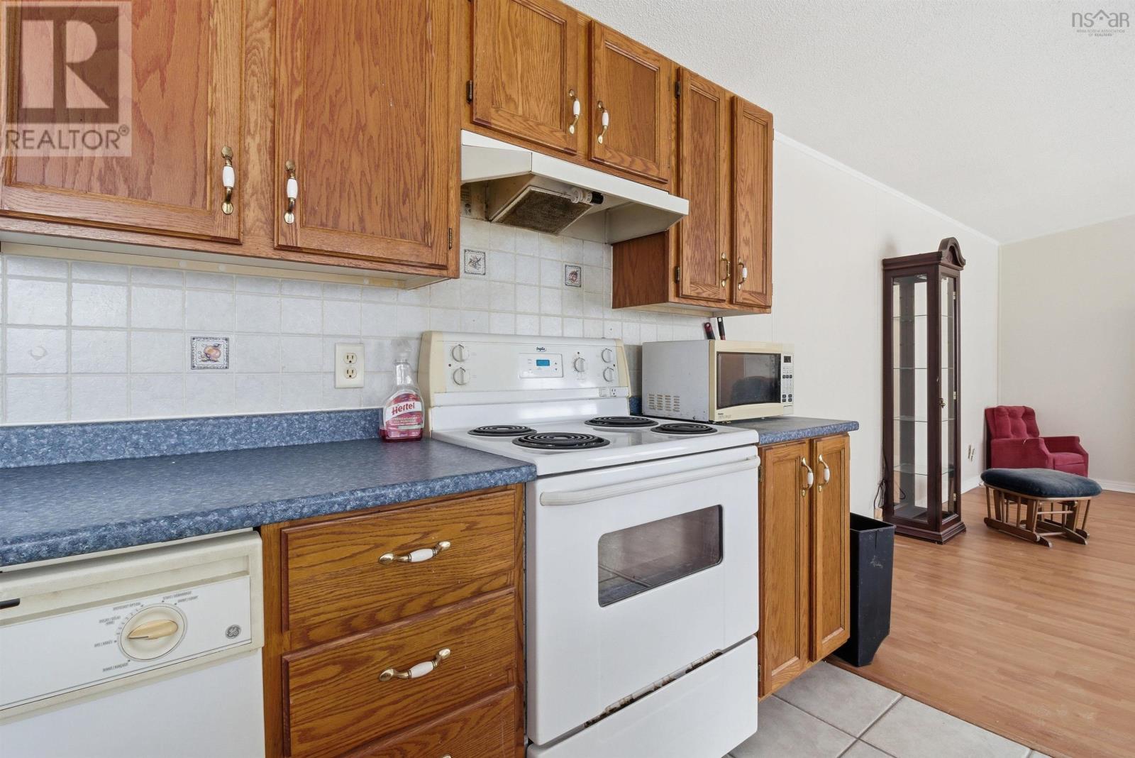 Property 11 of 25 of 32 Pine Street