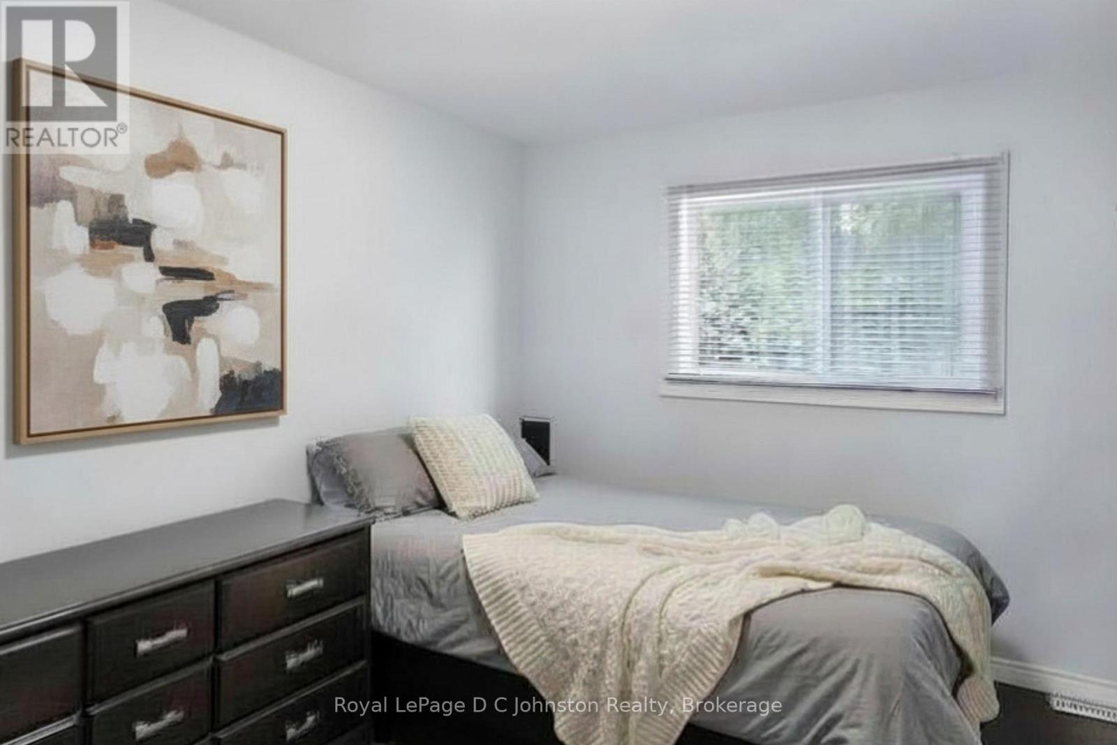372 PROVINCIAL STREET - 20