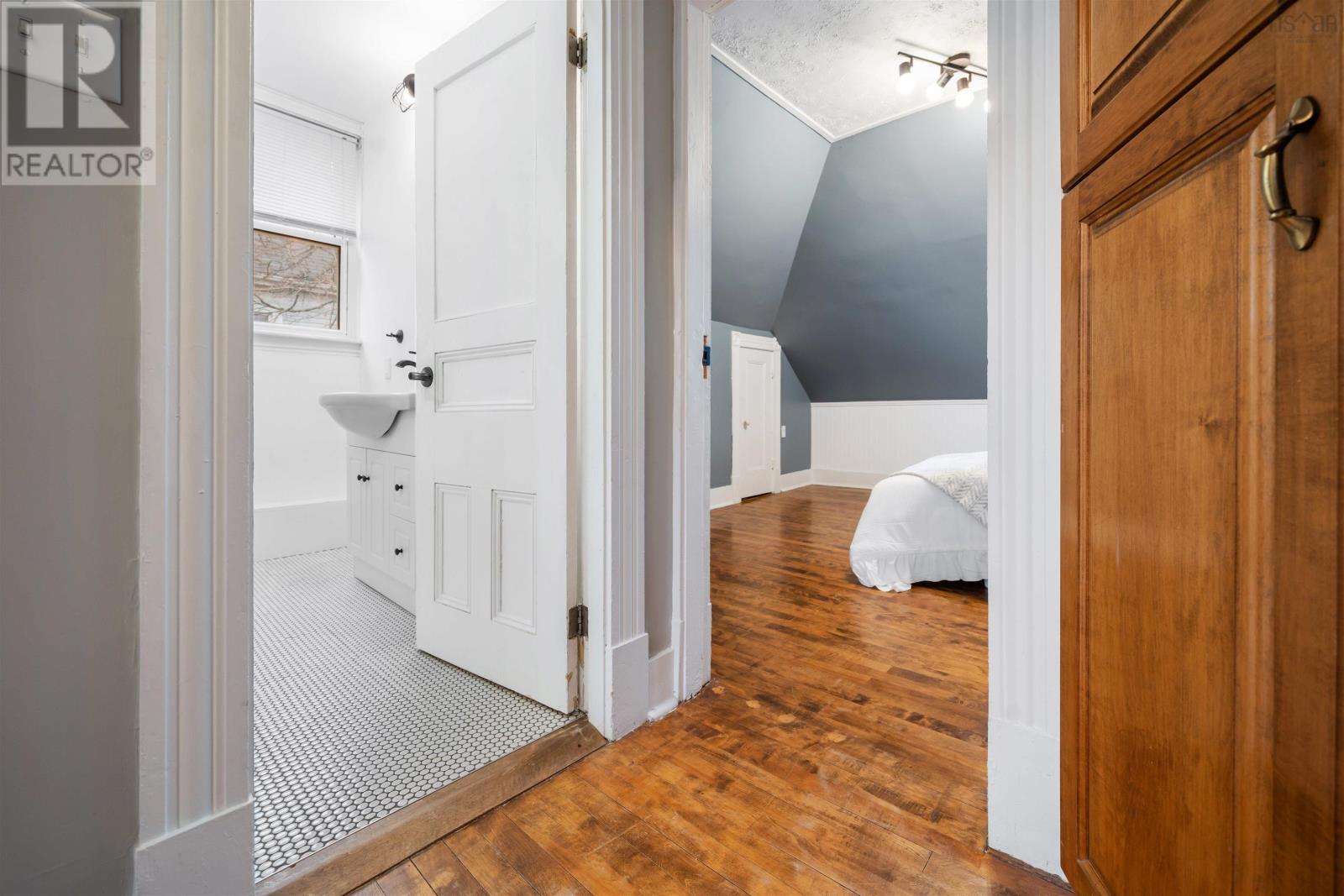 69 MAPLE AVENUE - 32