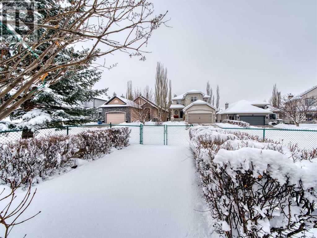 Single Family House Bungalow for Sale in  Valley Creek Place NW Valley Ridge Calgary 