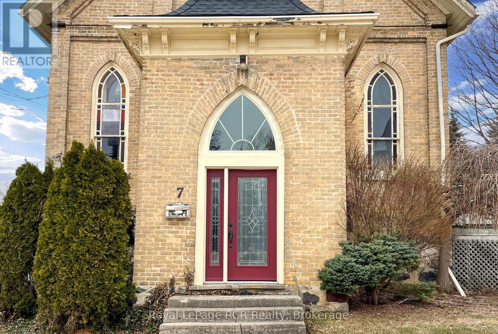 7 PETER STREET S - 1