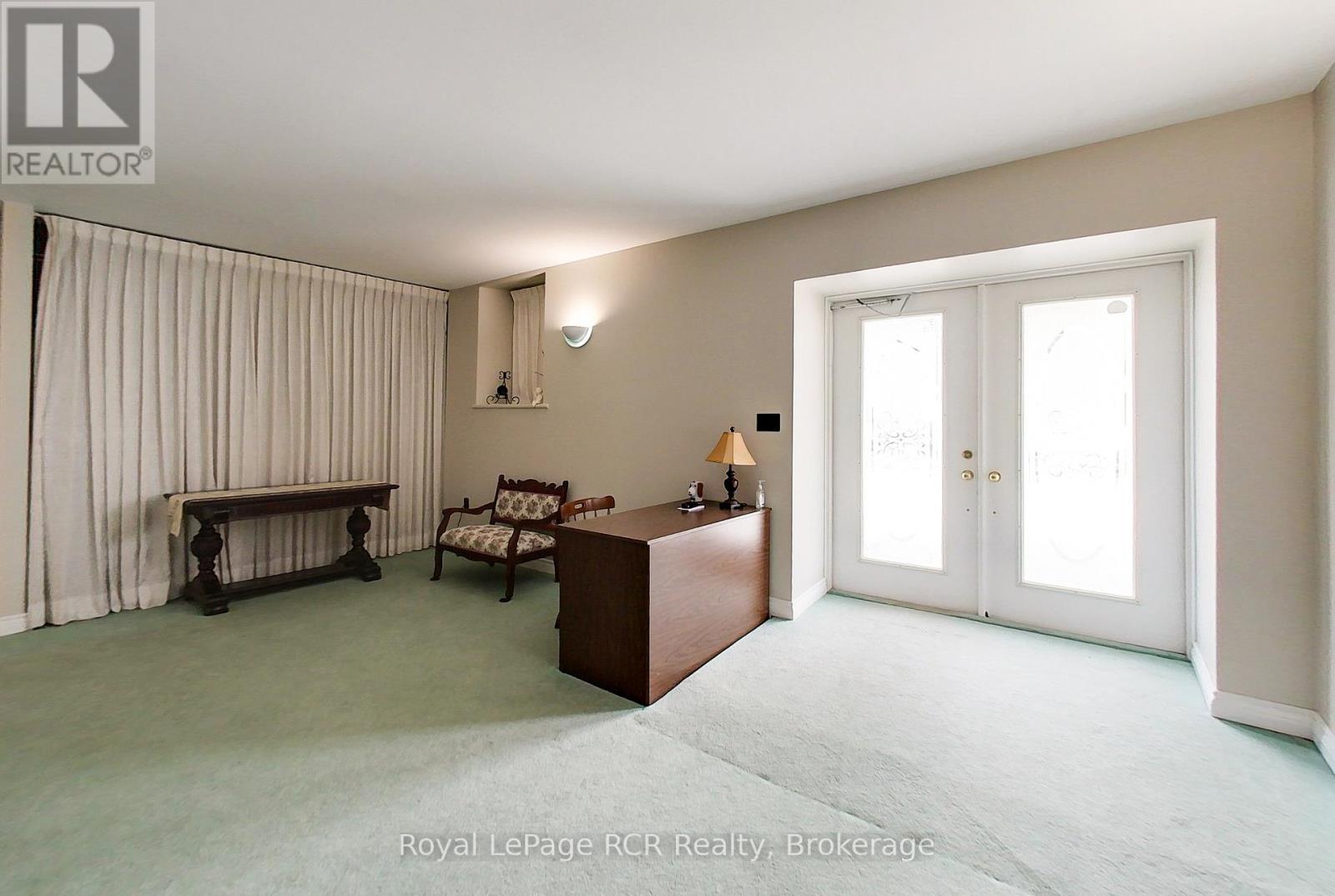 7 PETER STREET S - 35