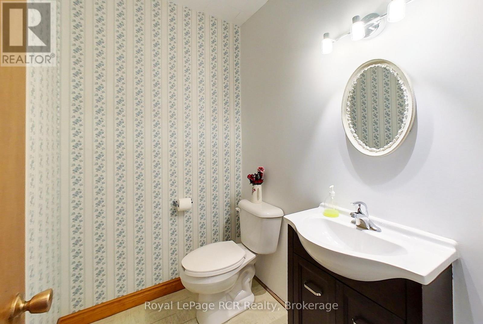 7 PETER STREET S - 40