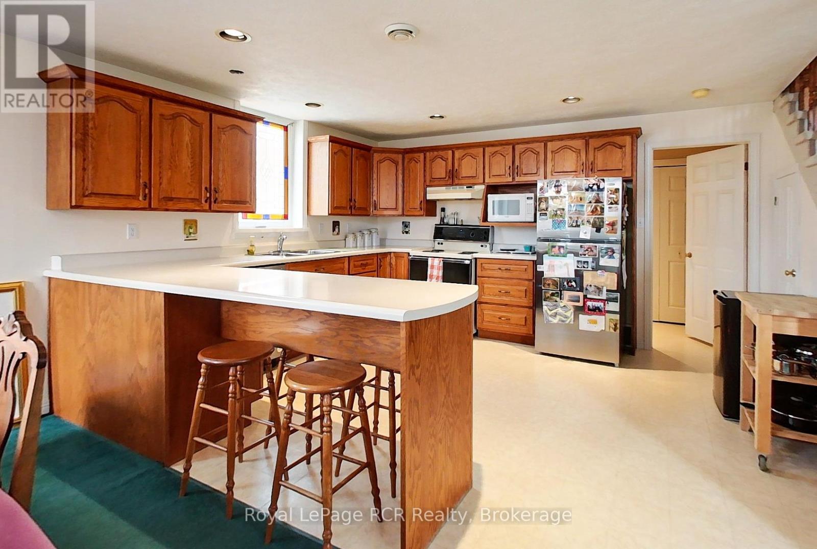 7 PETER STREET S - 7