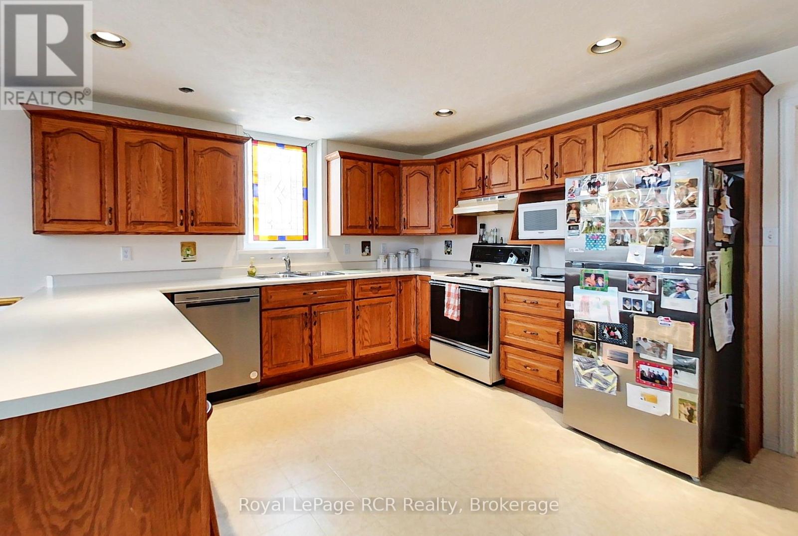7 PETER STREET S - 8