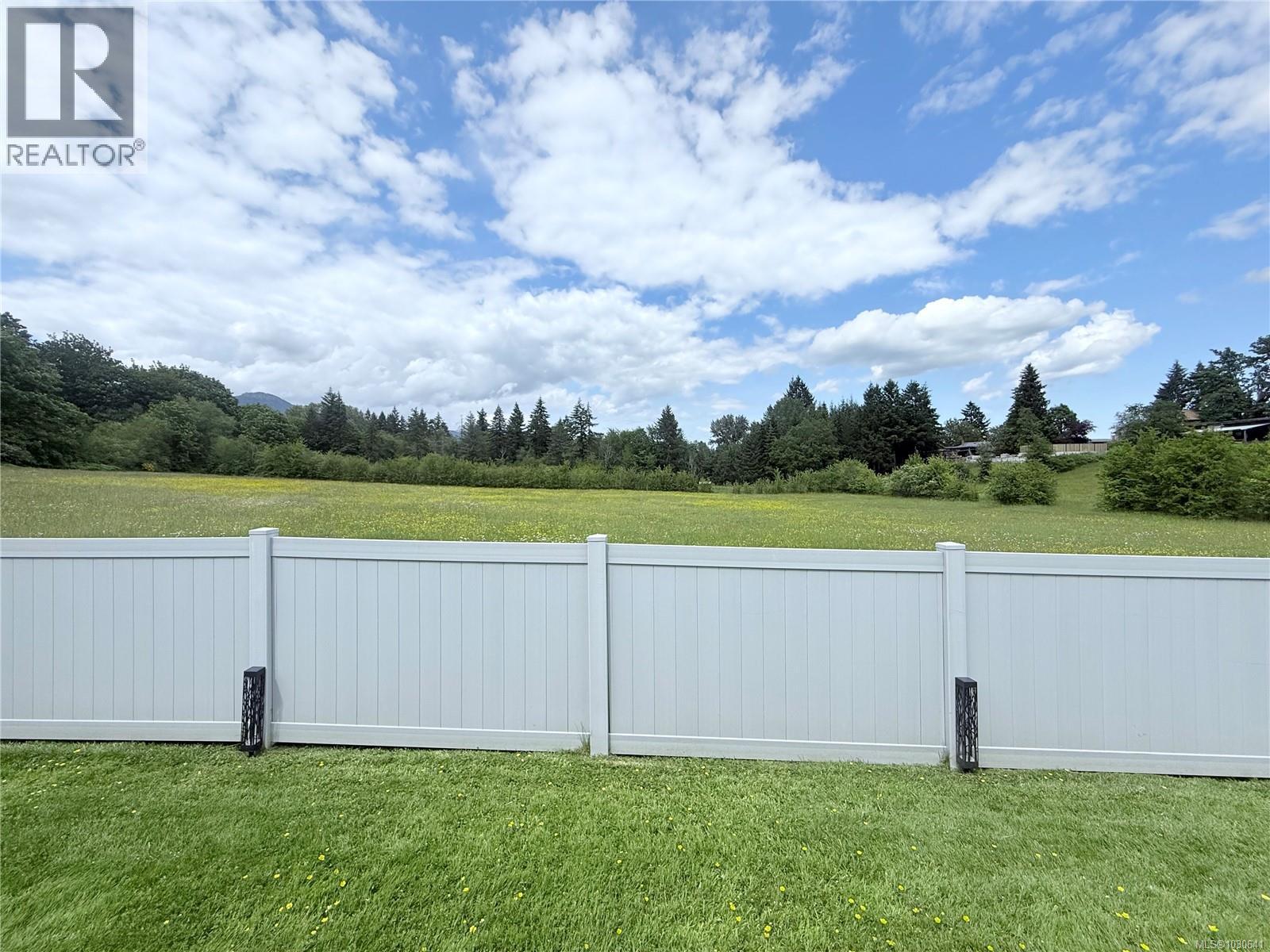 #4 6111 SAYWARD RD - 25