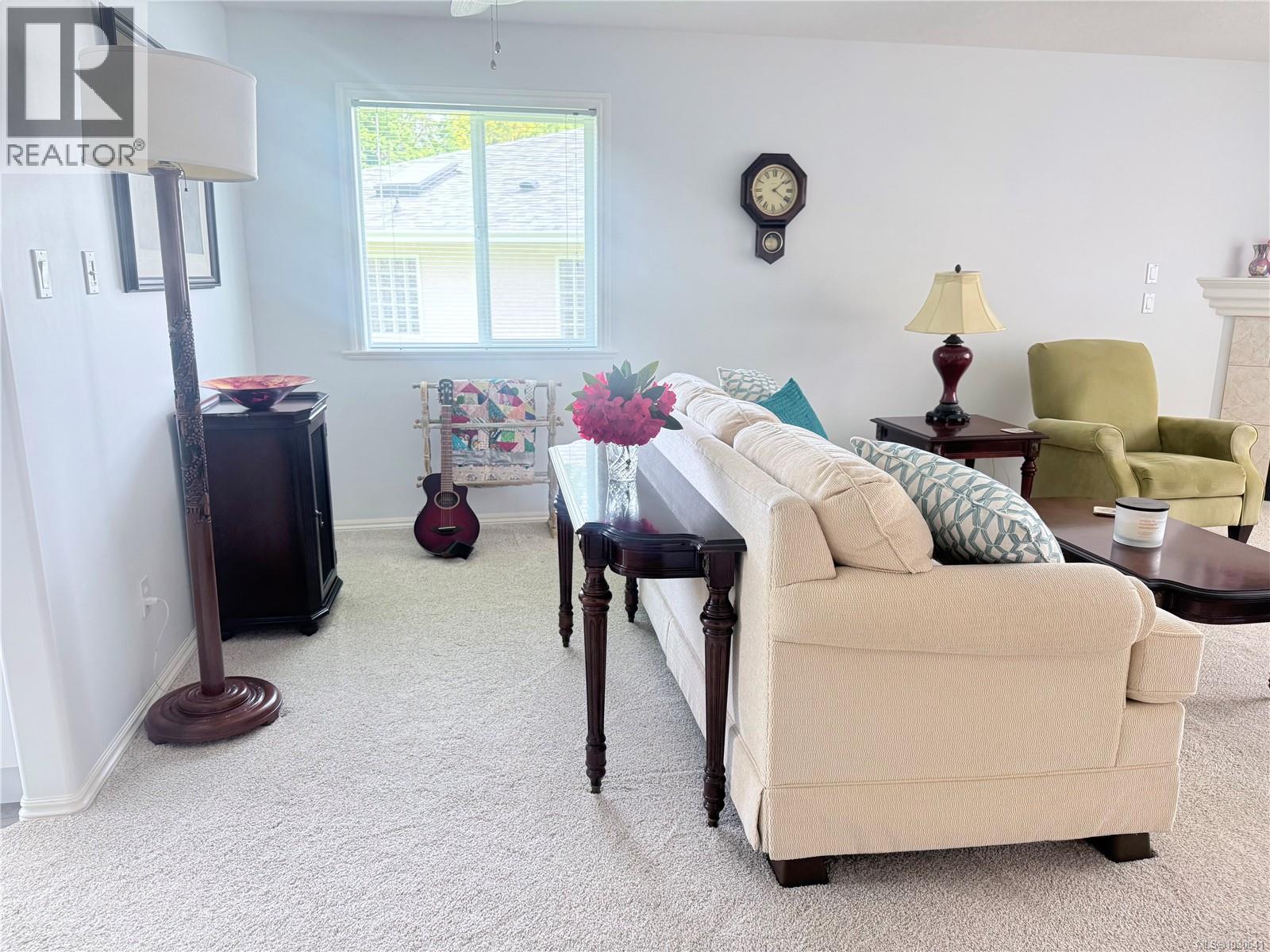 #4 6111 SAYWARD RD - 8