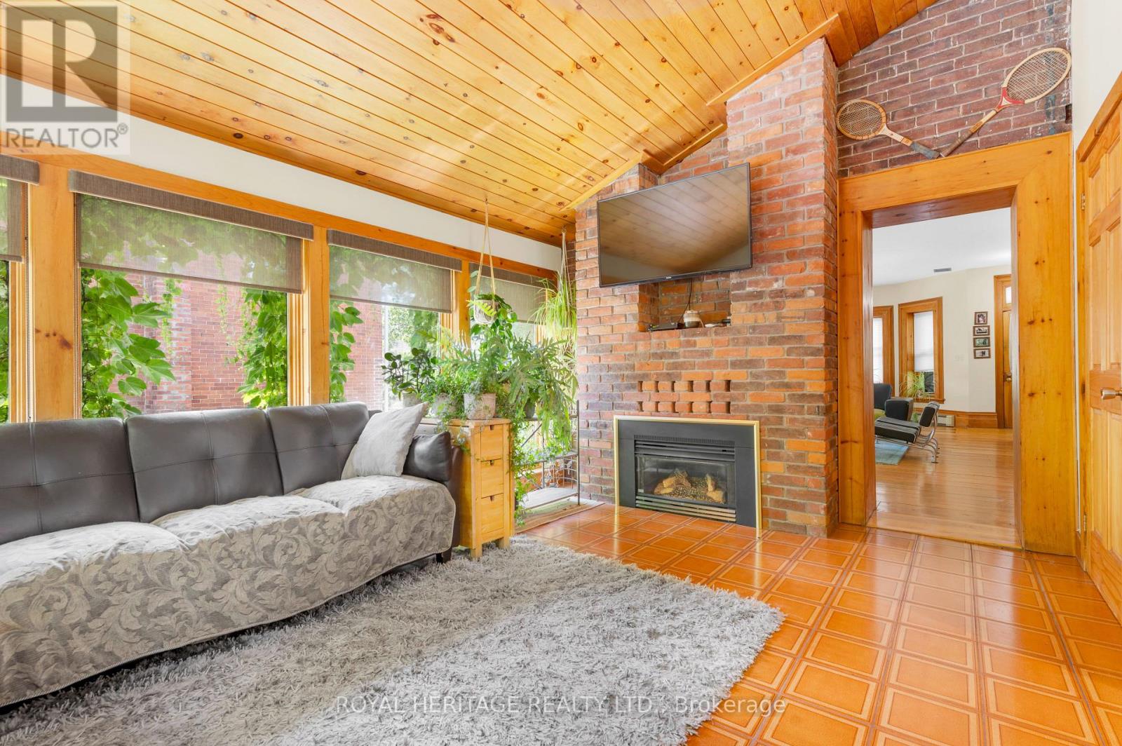 141 FOSTER AVENUE - 12