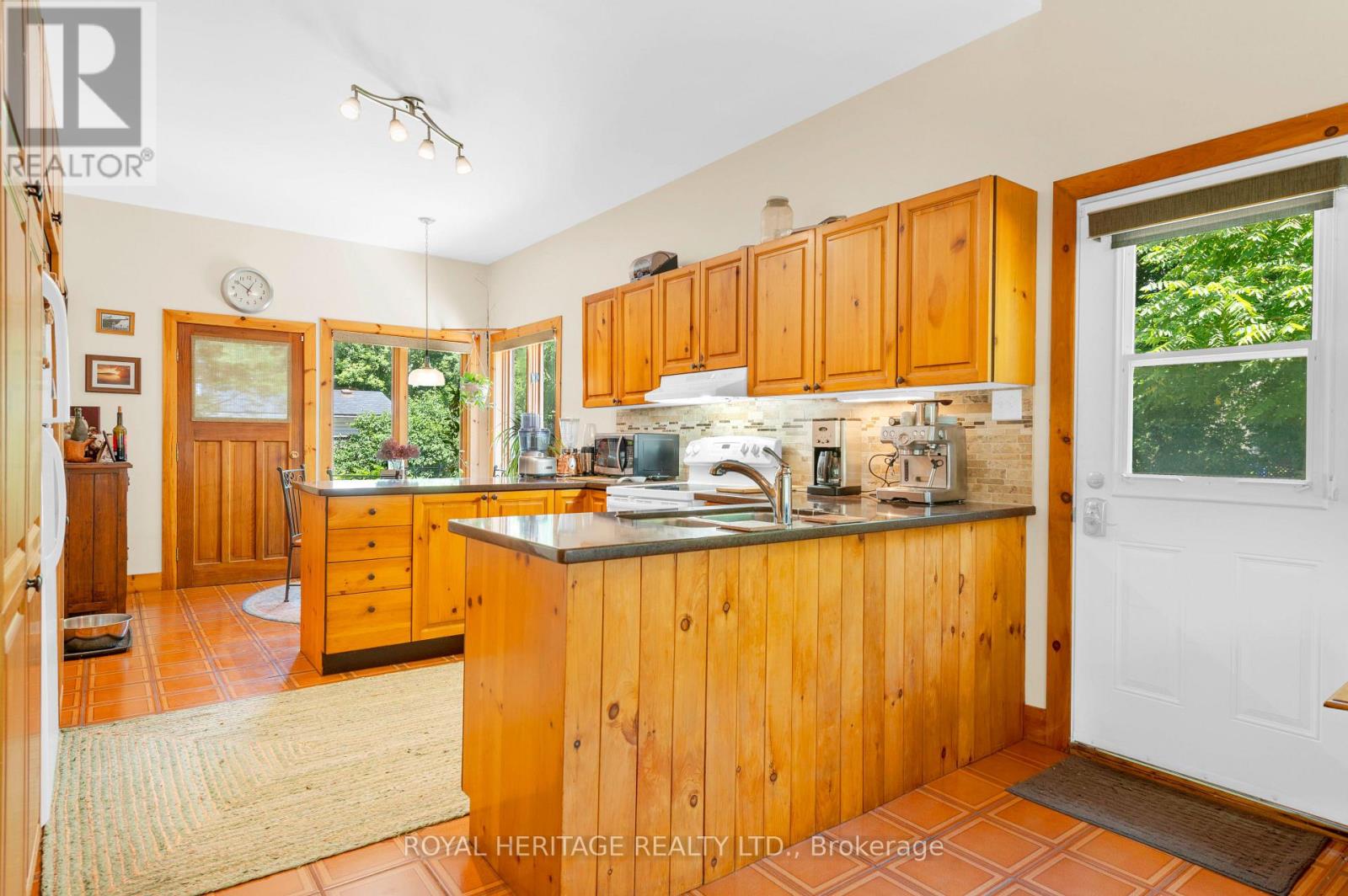 141 FOSTER AVENUE - 14