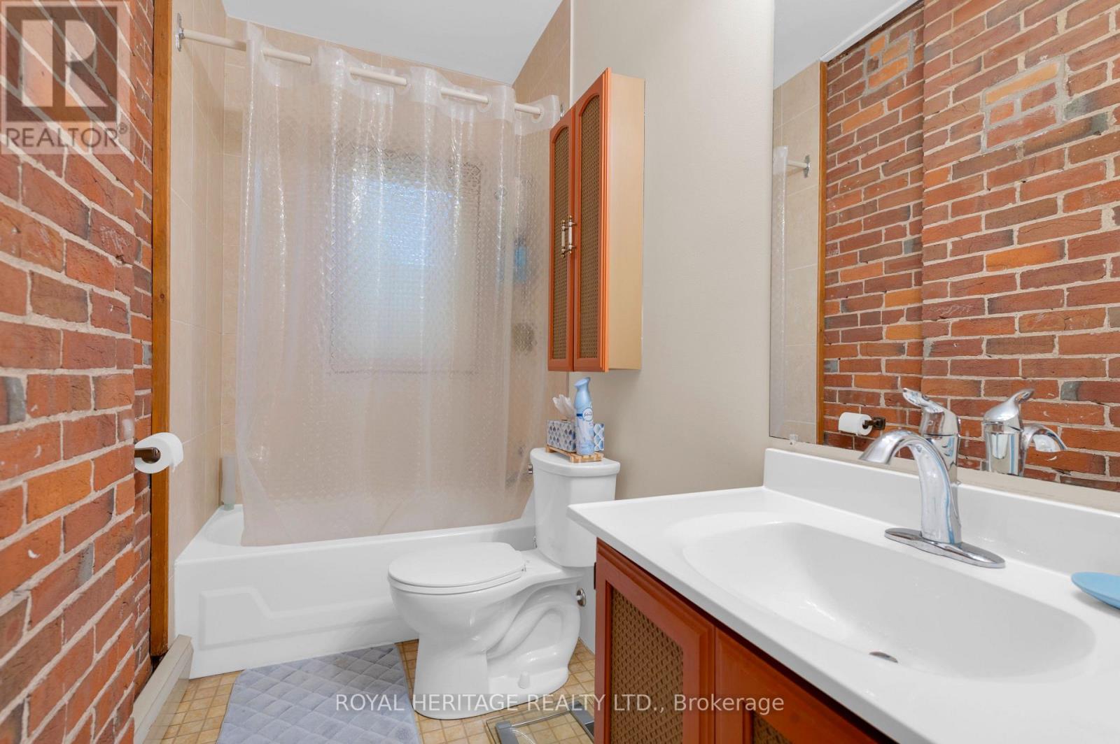 141 FOSTER AVENUE - 26