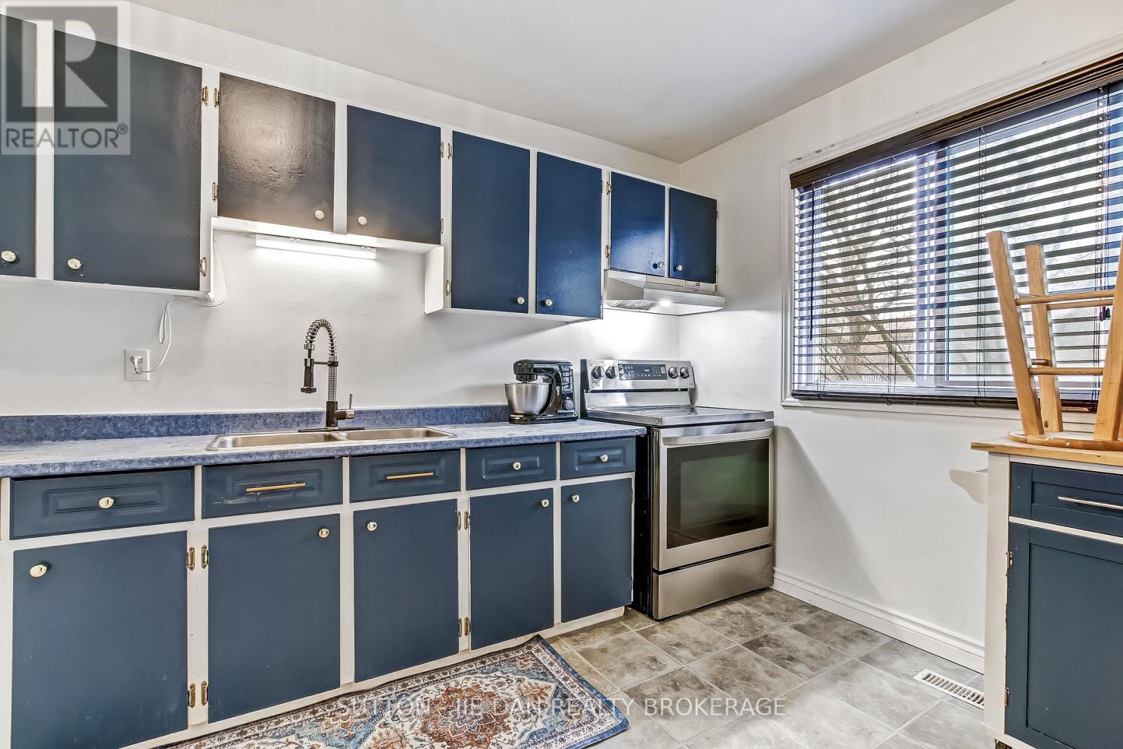 #30 775 OSGOODE DRIVE - 6
