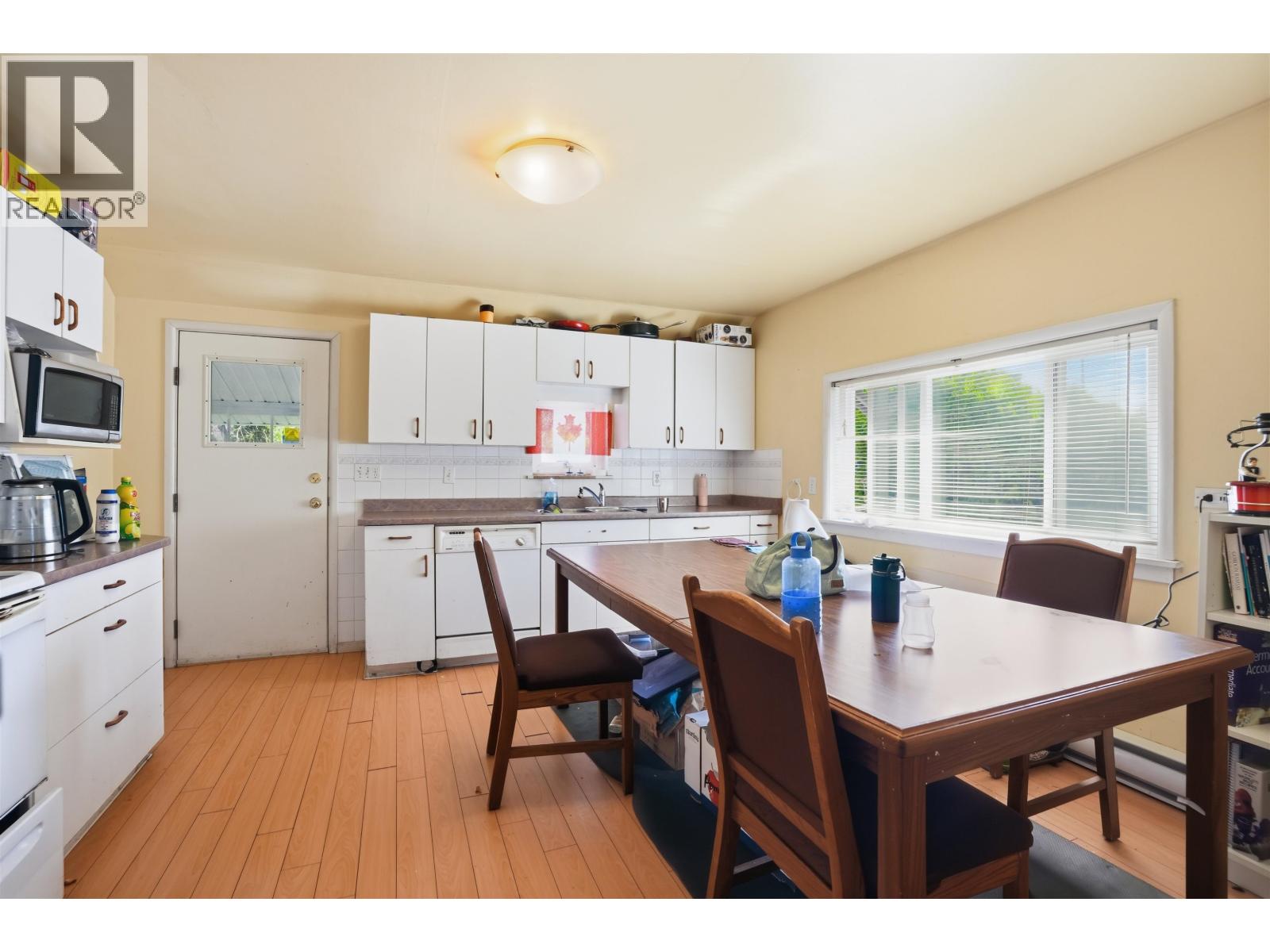 5689 PORPOISE BAY ROAD, Sechelt