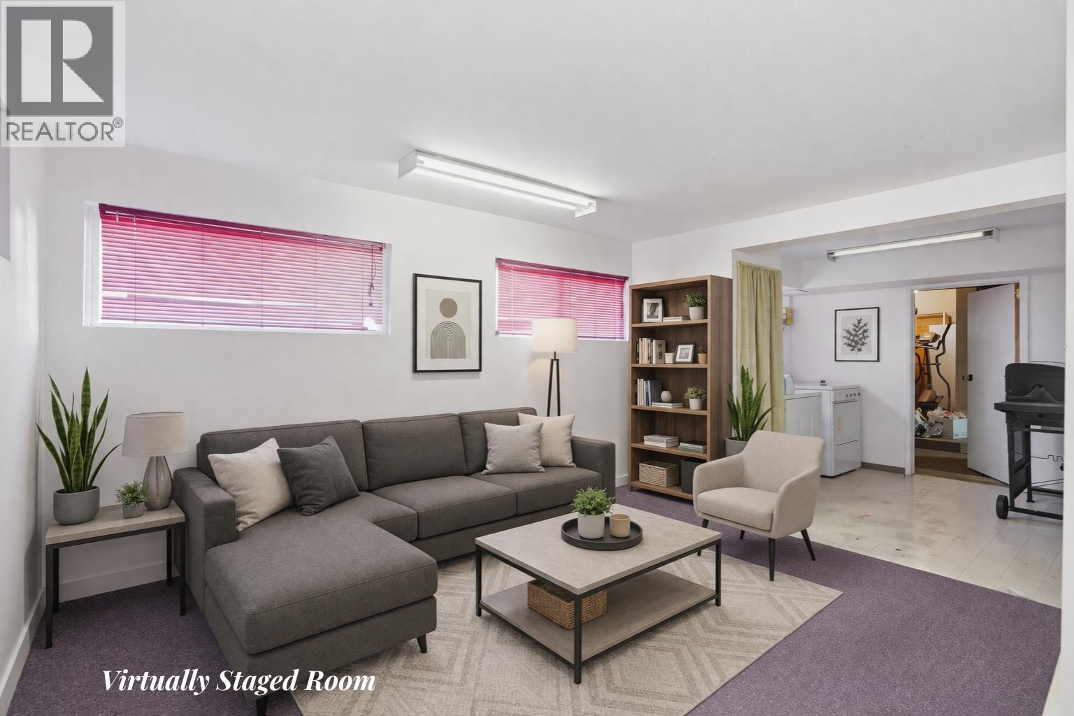 5689 PORPOISE BAY ROAD, Sechelt