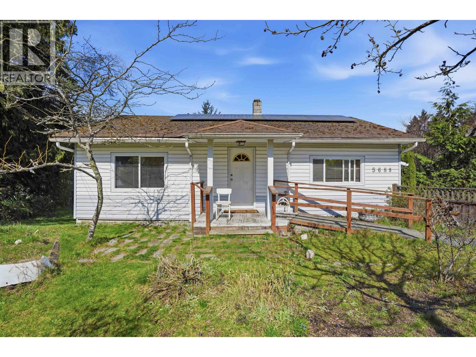 5689 PORPOISE BAY ROAD, Sechelt