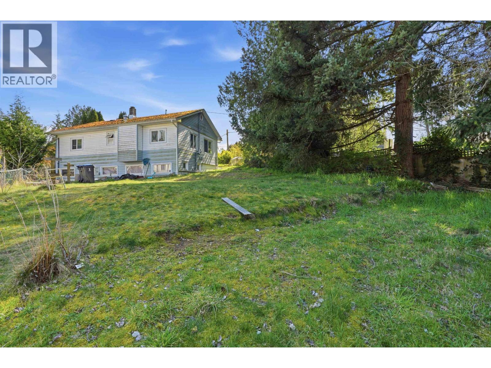 5689 PORPOISE BAY ROAD, Sechelt