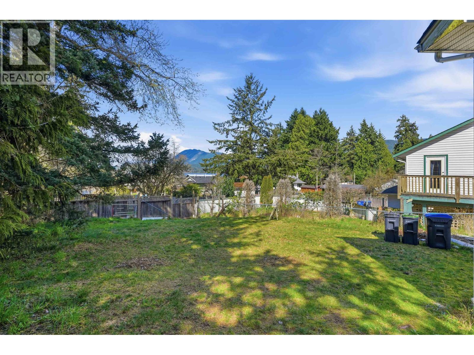 5689 PORPOISE BAY ROAD, Sechelt