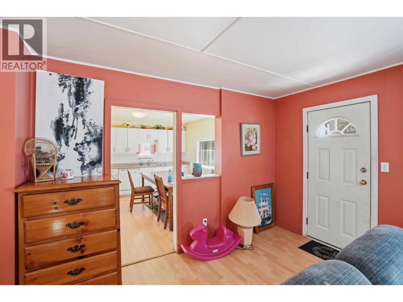 5689 PORPOISE BAY ROAD, Sechelt