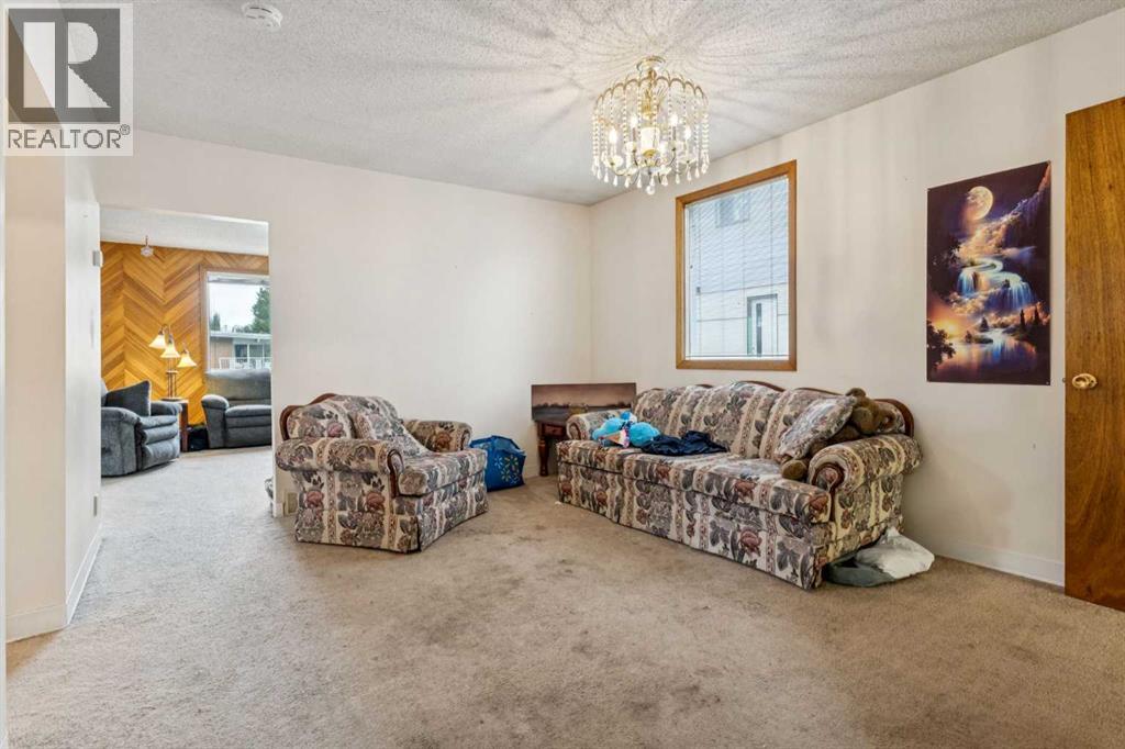 Single Family House for Sale in   Avenue NE Tuxedo Park Calgary 