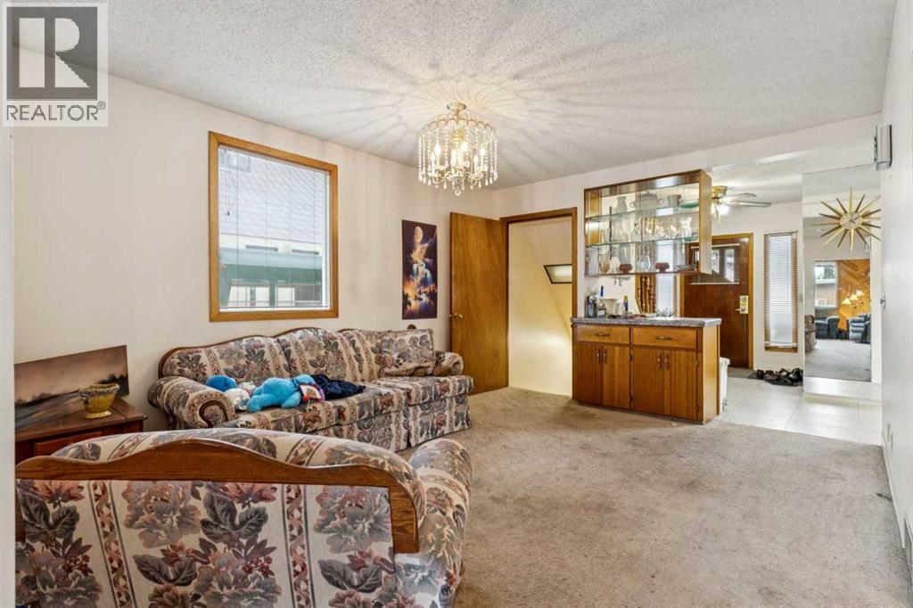 Single Family House for Sale in   Avenue NE Tuxedo Park Calgary 