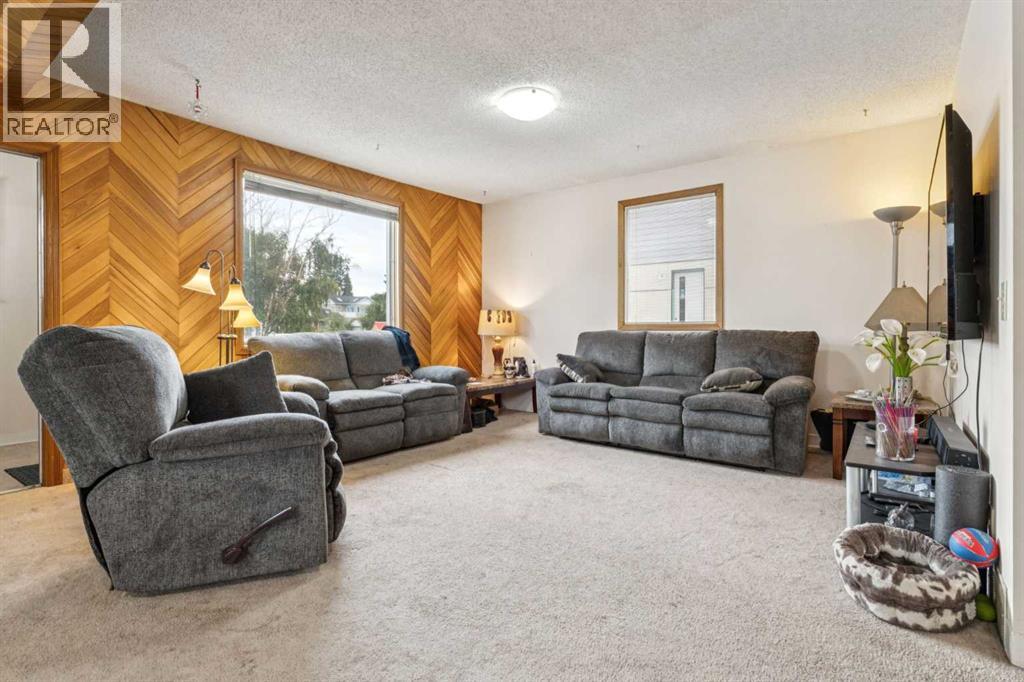 Single Family House for Sale in   Avenue NE Tuxedo Park Calgary 