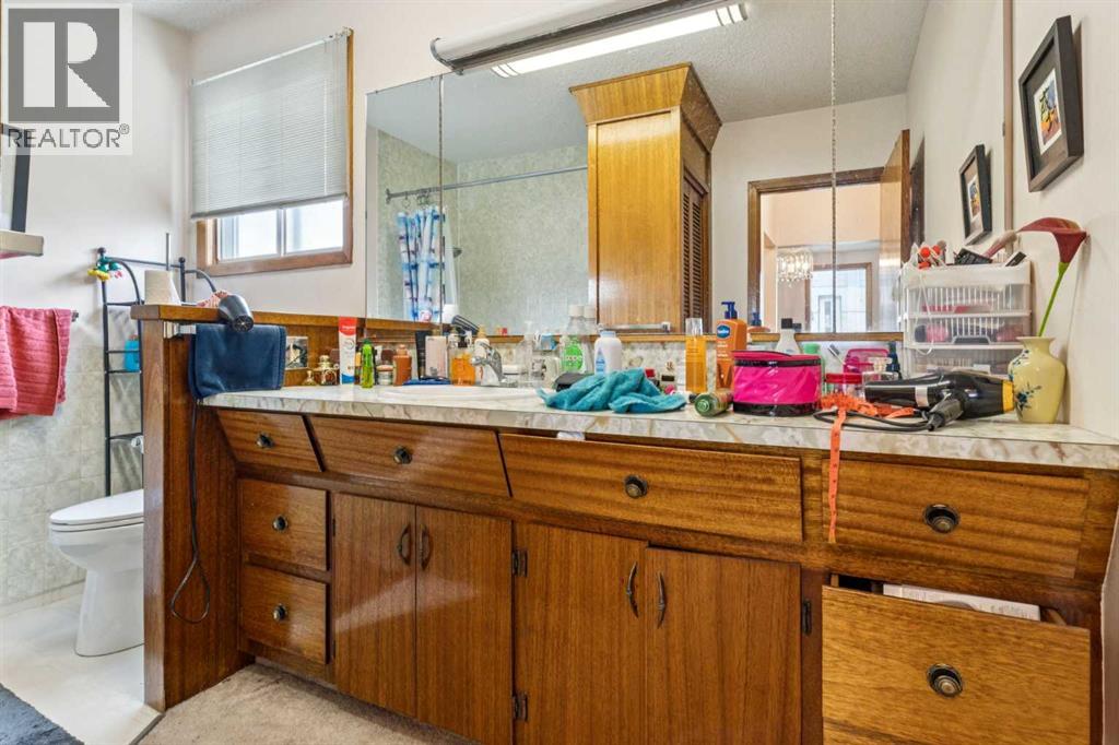 Single Family House for Sale in   Avenue NE Tuxedo Park Calgary 