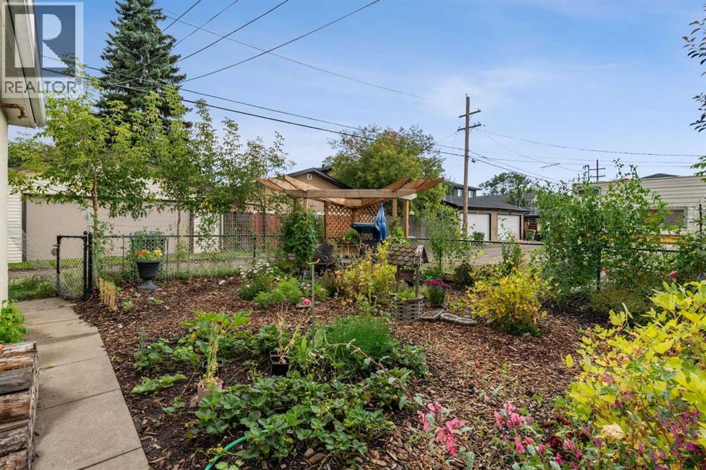 Single Family House for Sale in   Avenue NE Tuxedo Park Calgary 