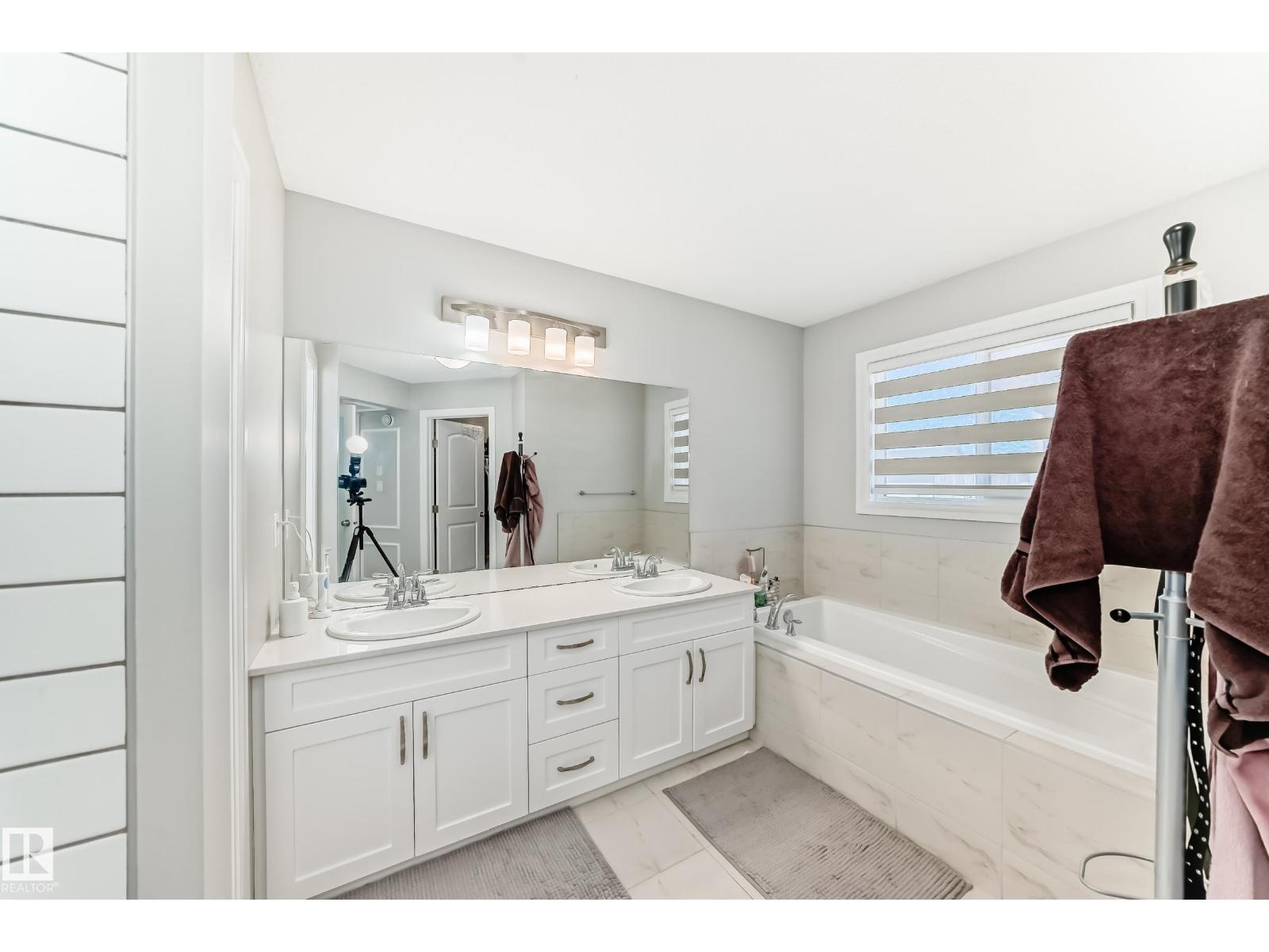 22407 99 AV NW, Edmonton