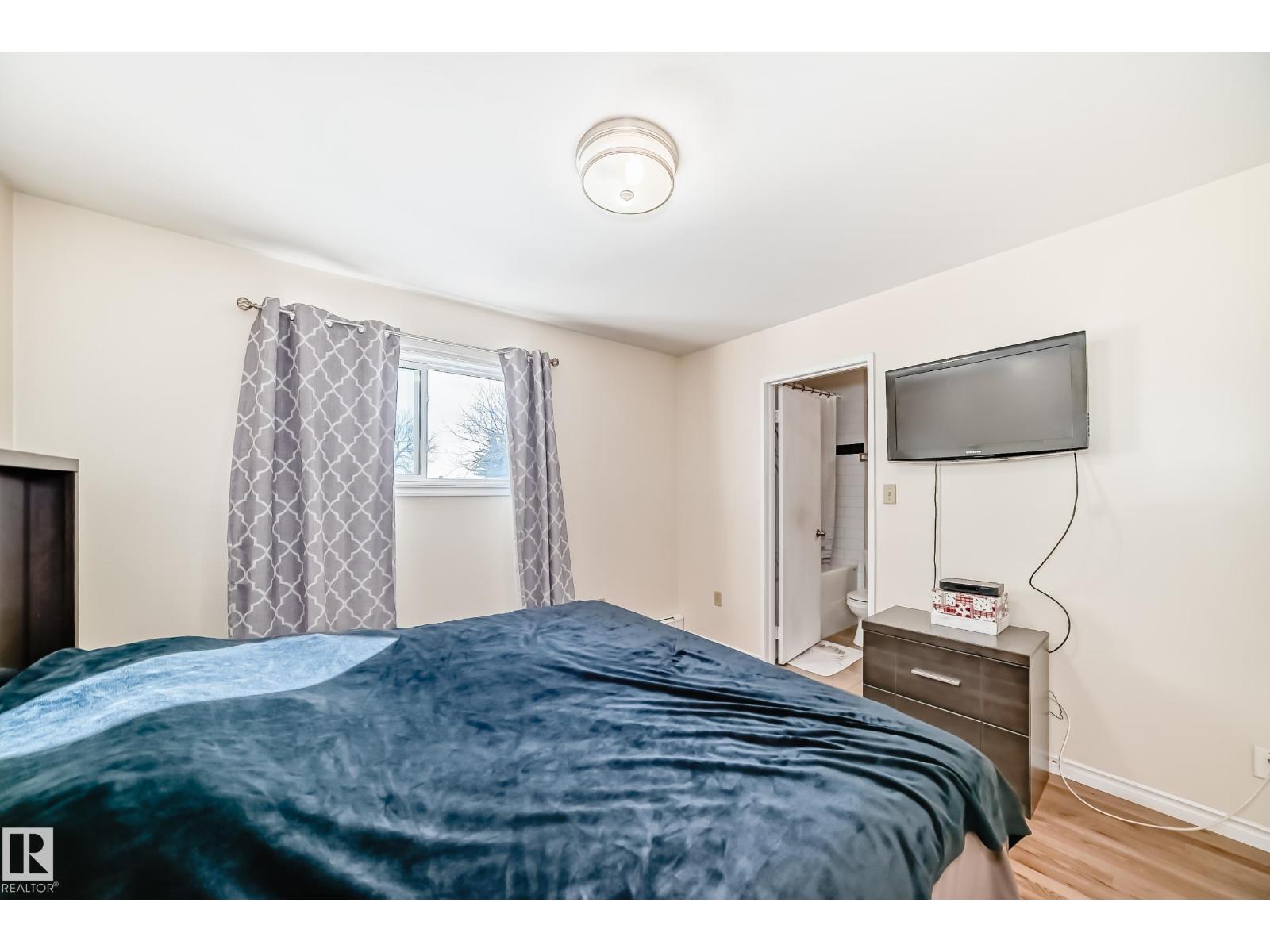 16232 100 ST NW - 17