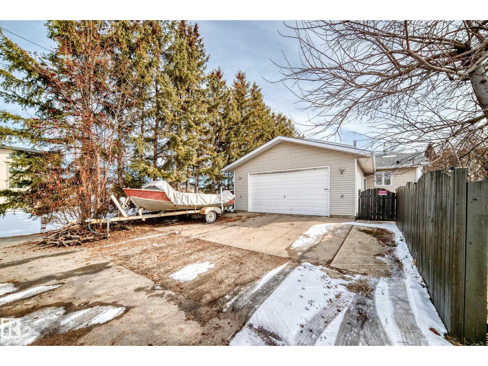 16232 100 ST NW - 34