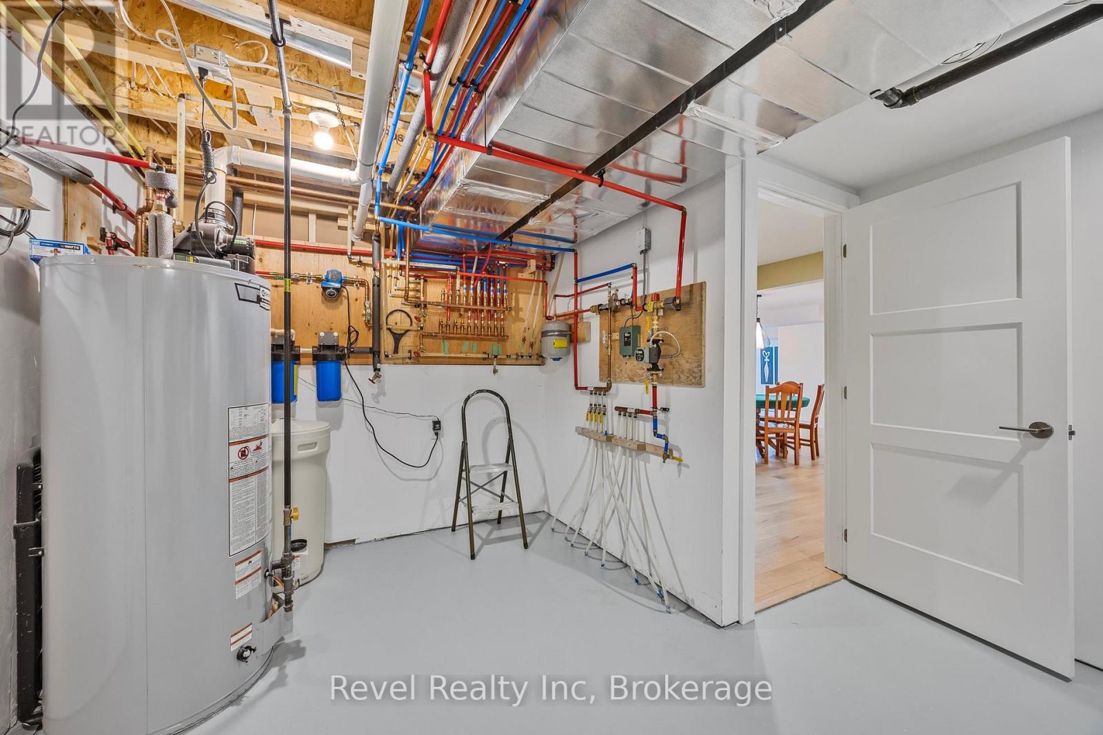 15 STONEY ROAD - 40