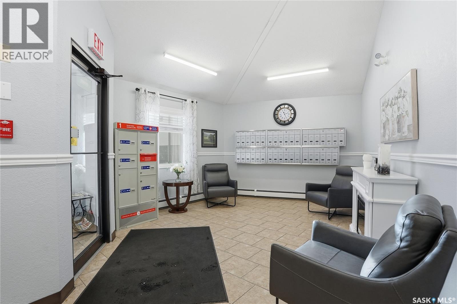 #111 103 KEEVIL CRESCENT - 26