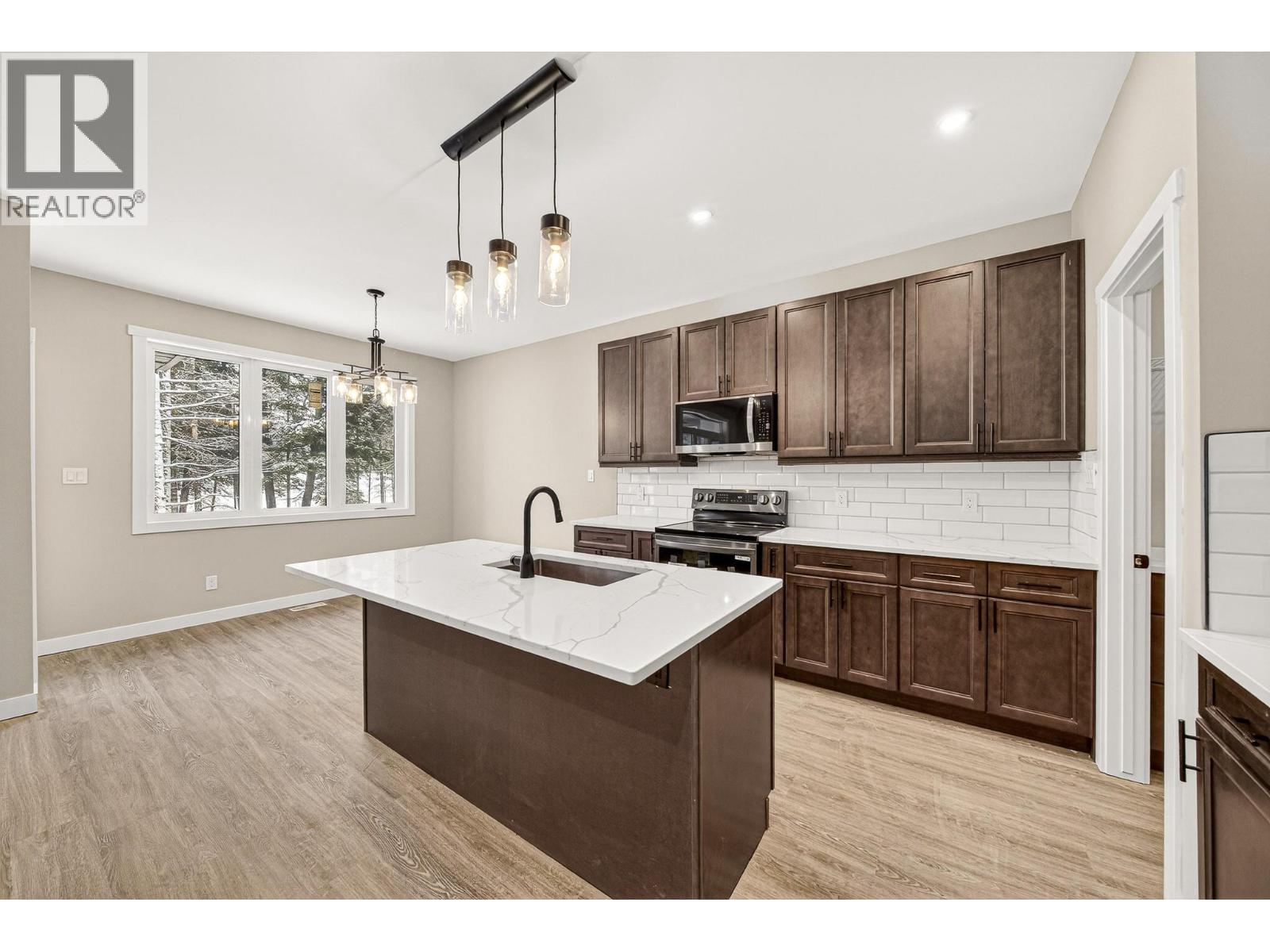 2252 Black Hawk Drive, Sparwood