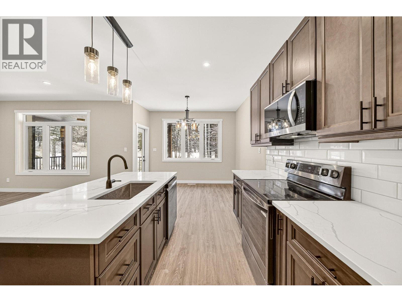 2252 Black Hawk Drive, Sparwood