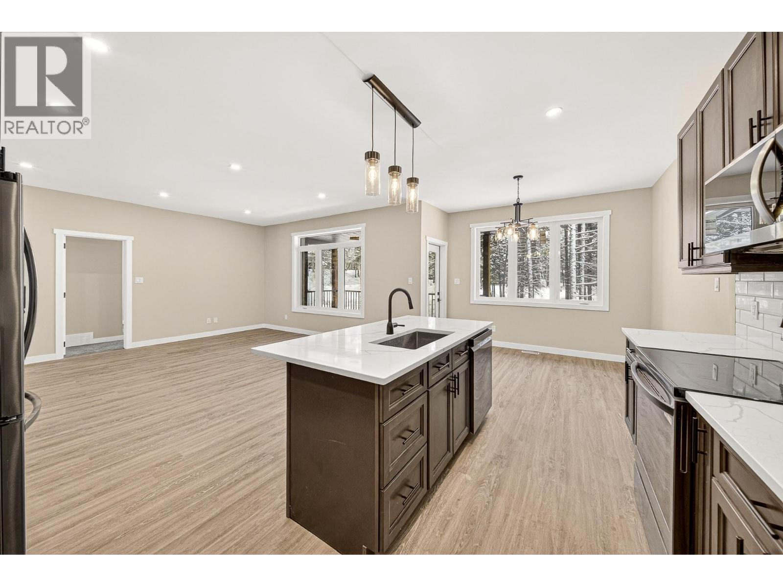 2252 Black Hawk Drive, Sparwood