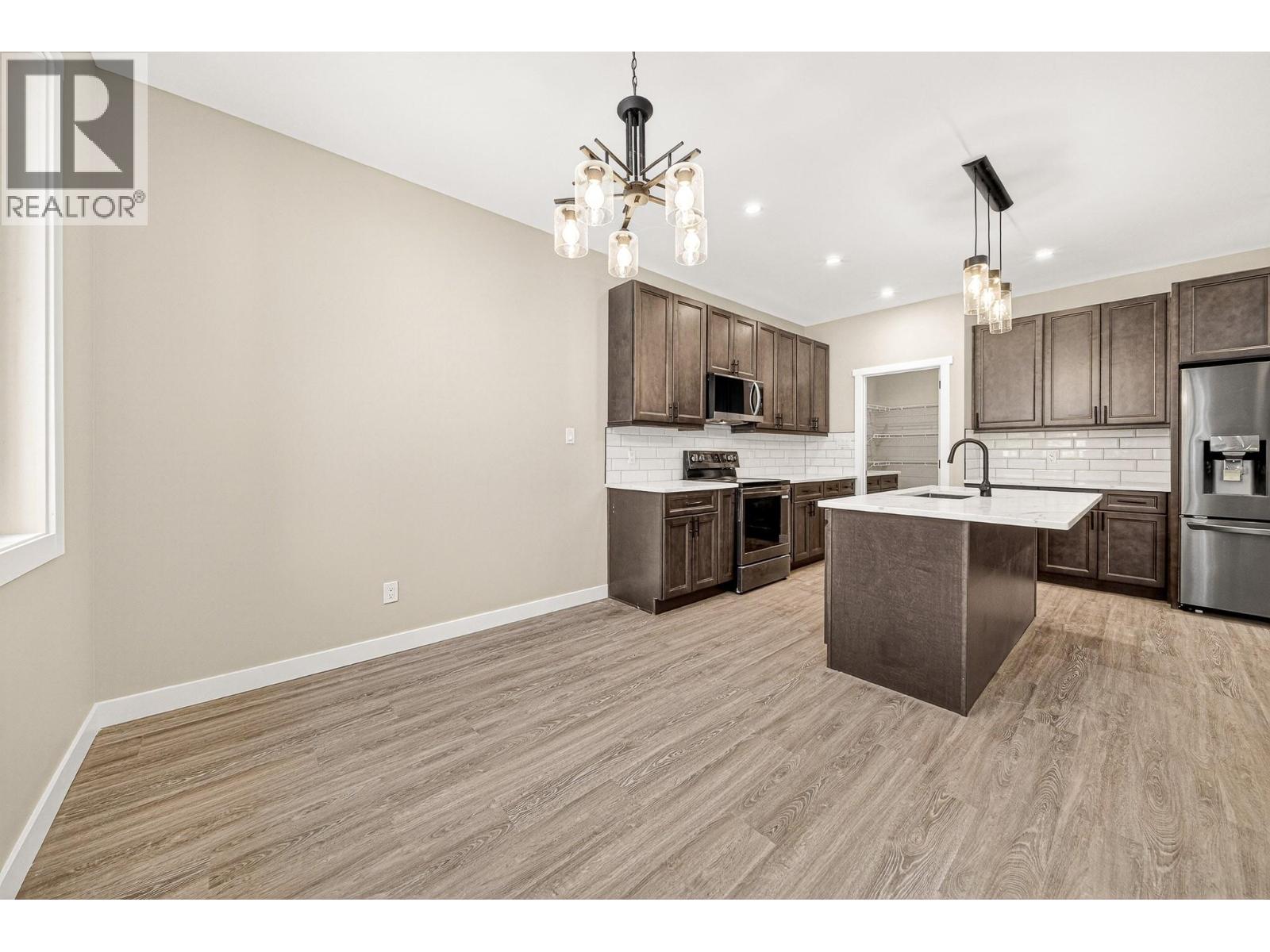 2252 Black Hawk Drive, Sparwood