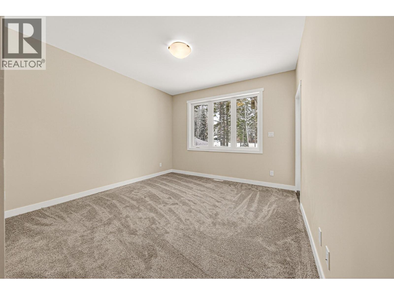 2252 Black Hawk Drive, Sparwood