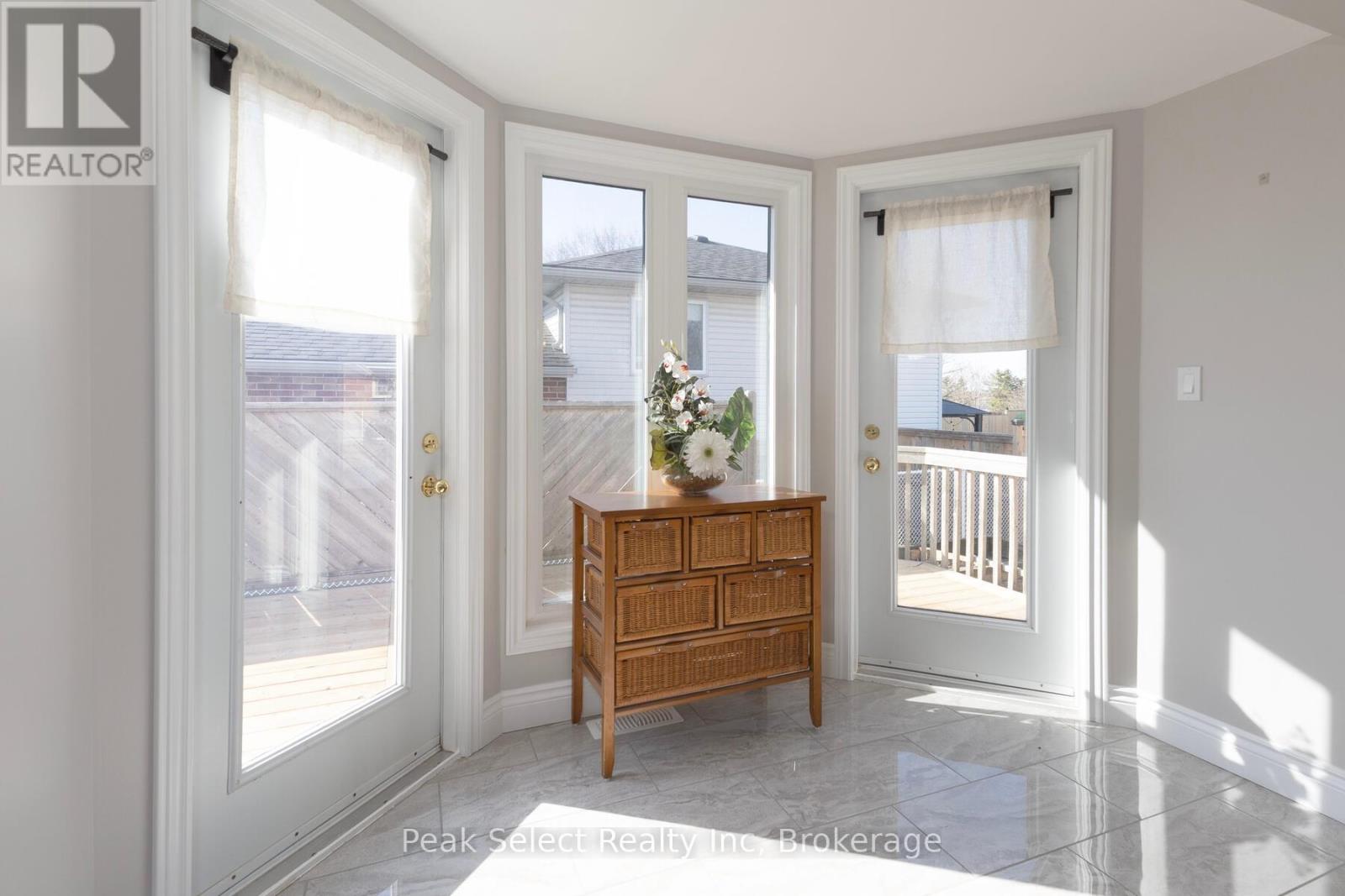 12 MEADOWRIDGE DRIVE - 21