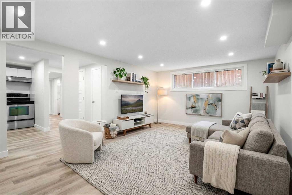 2124A 52 Avenue SW, Calgary, Alberta