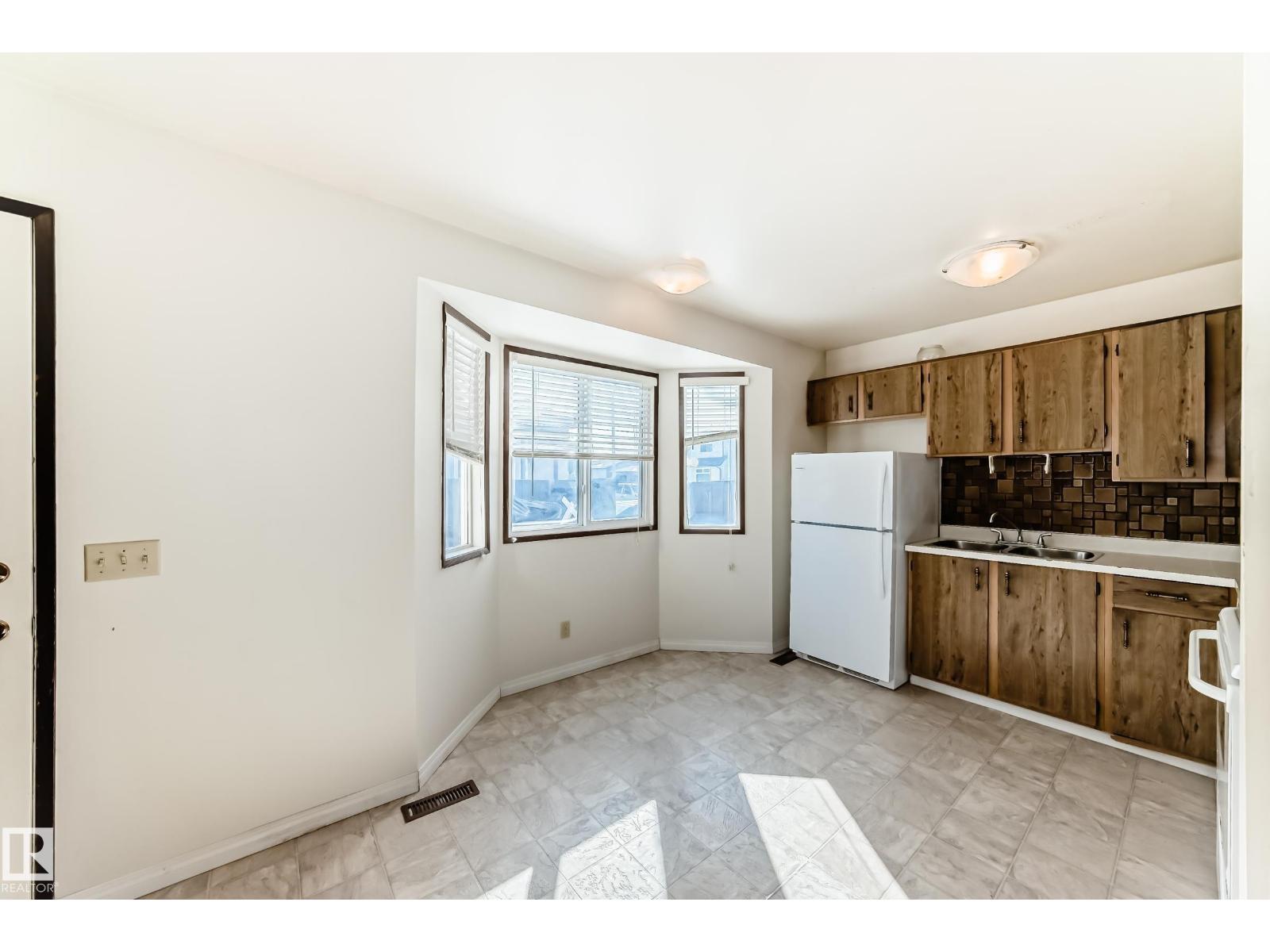 4432 33A AV NW, Edmonton