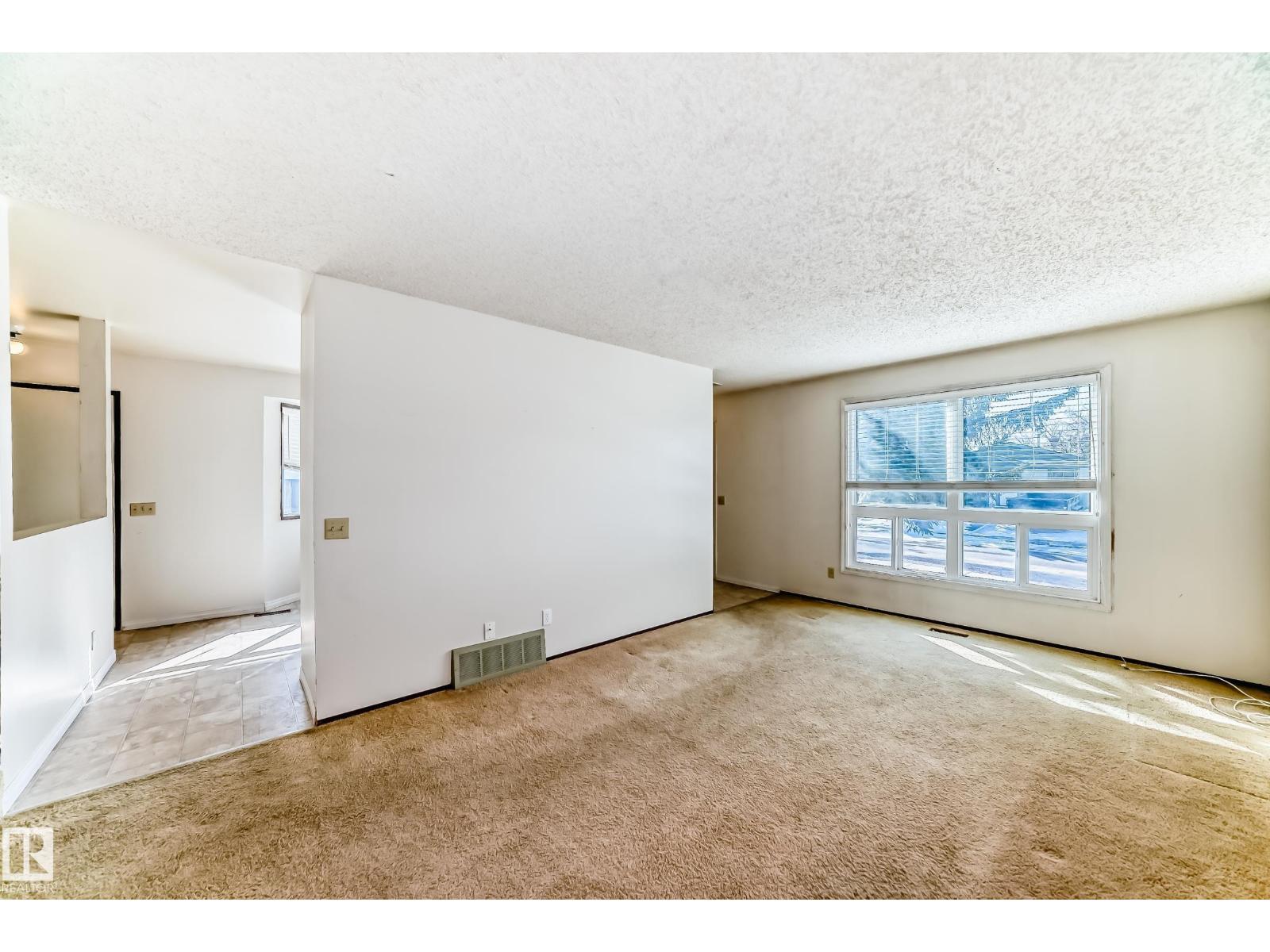 4432 33A AV NW, Edmonton