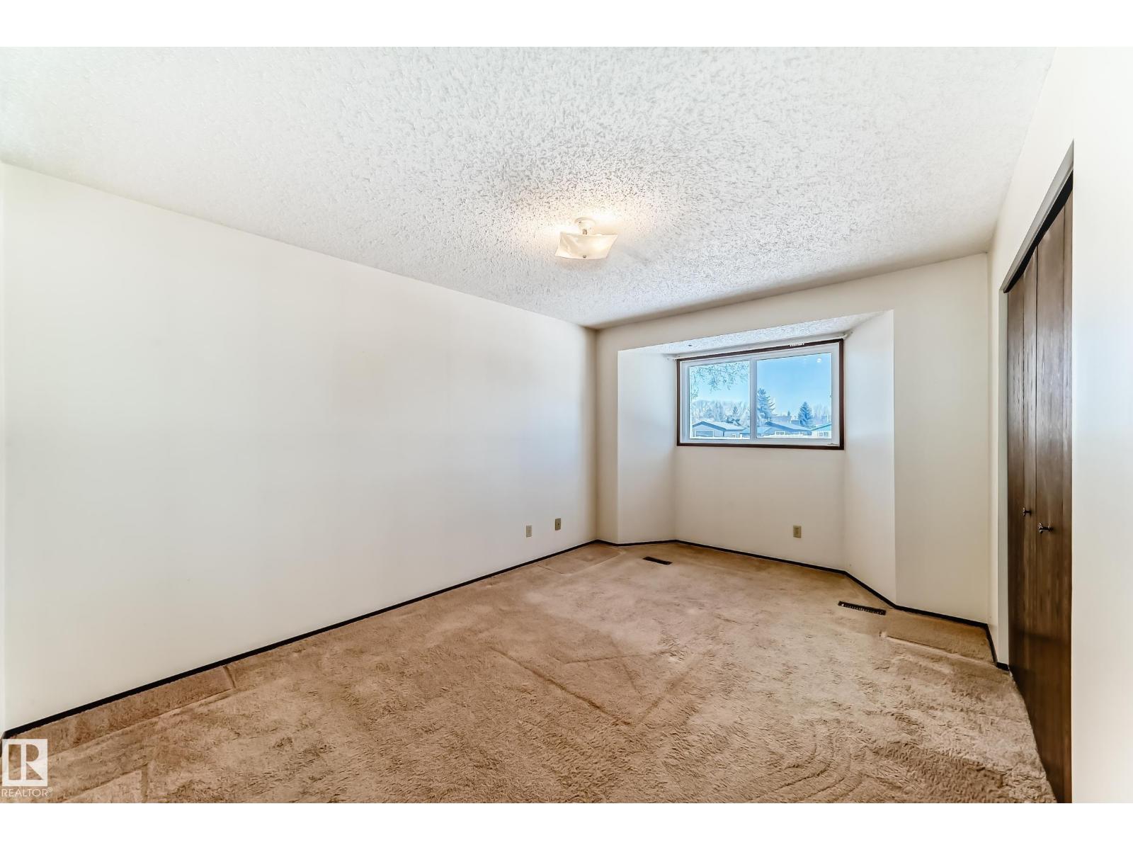 4432 33A AV NW, Edmonton