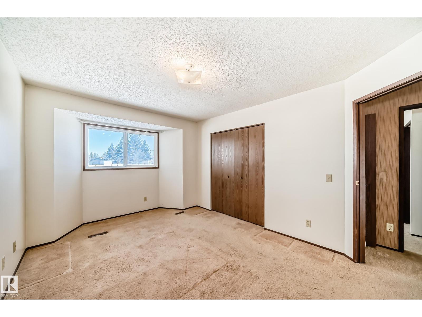 4432 33A AV NW, Edmonton