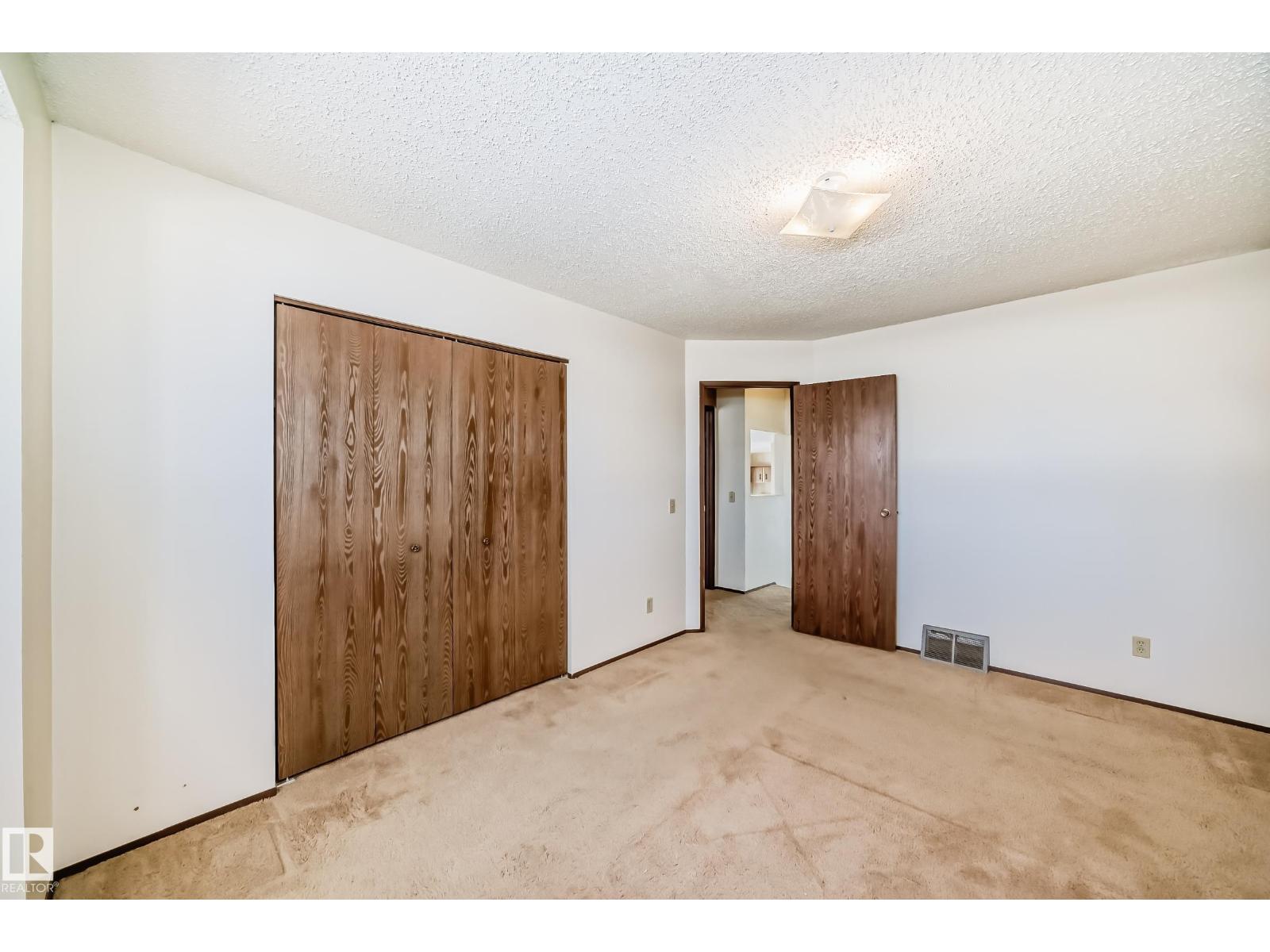 4432 33A AV NW, Edmonton