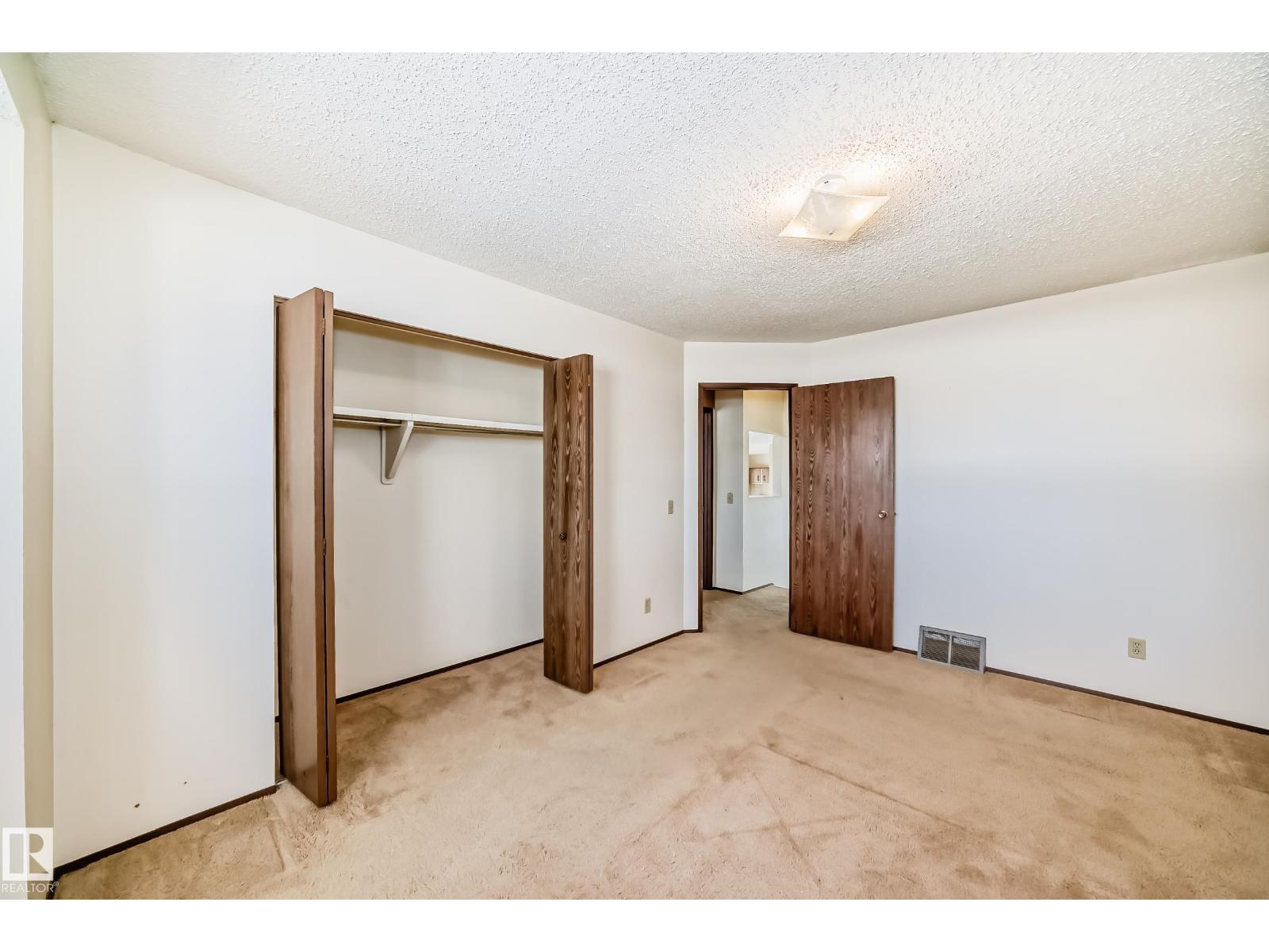 4432 33A AV NW, Edmonton