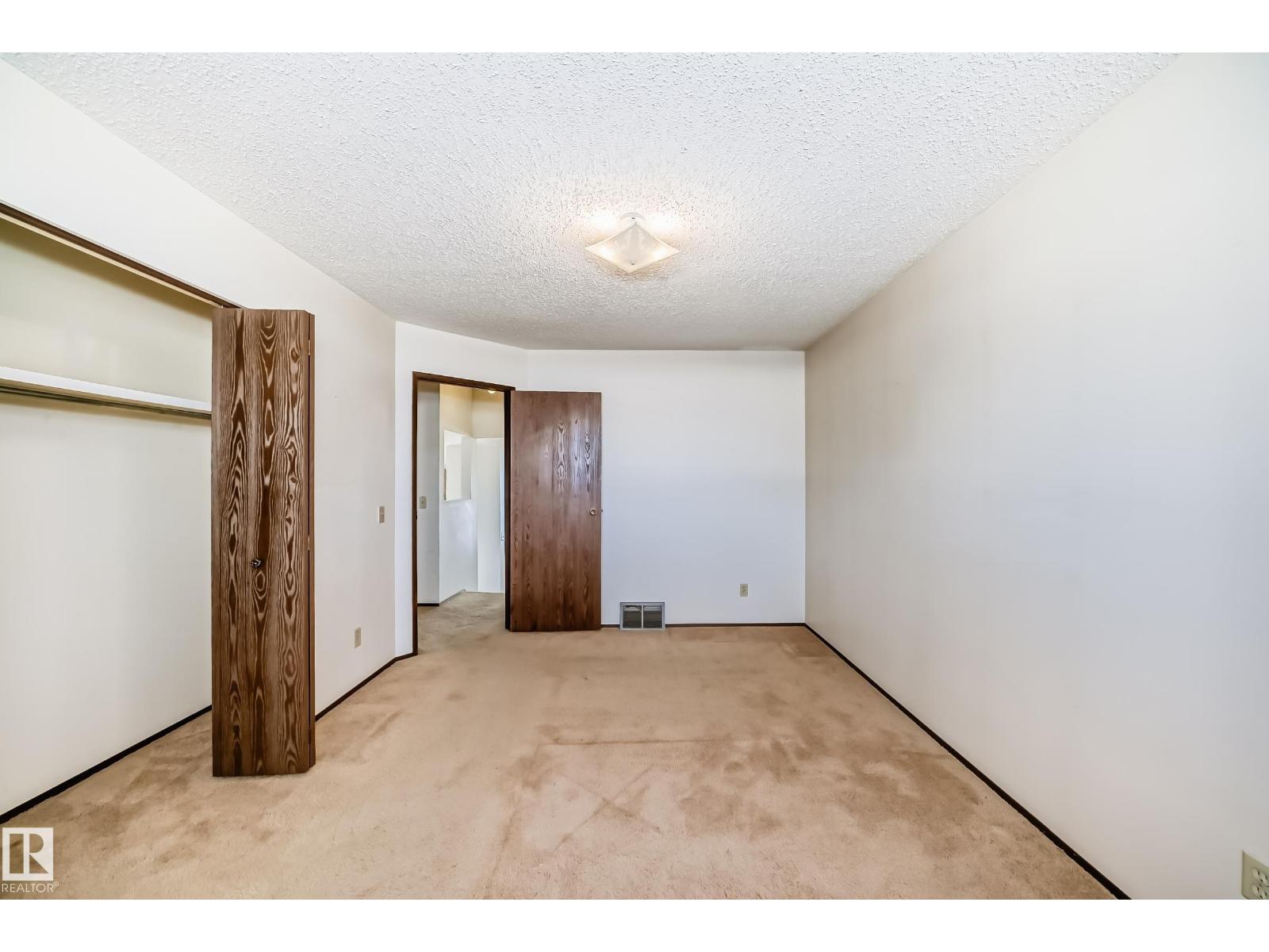 4432 33A AV NW, Edmonton