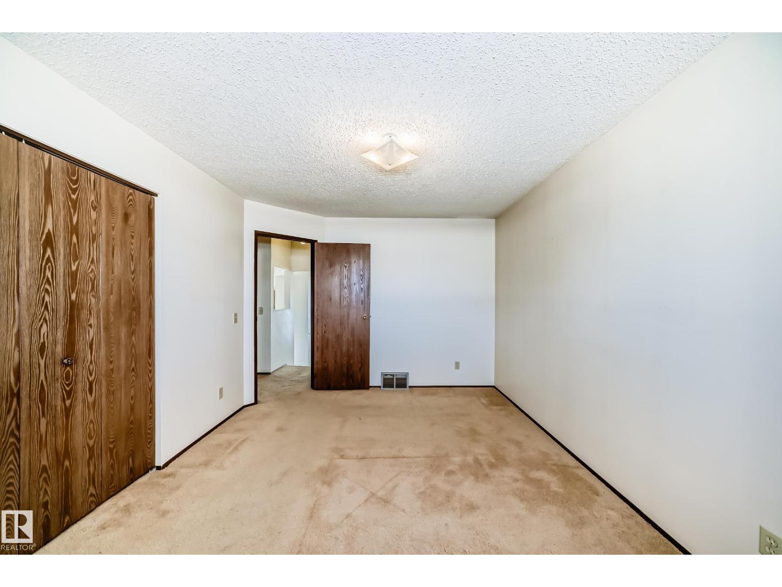 4432 33A AV NW, Edmonton