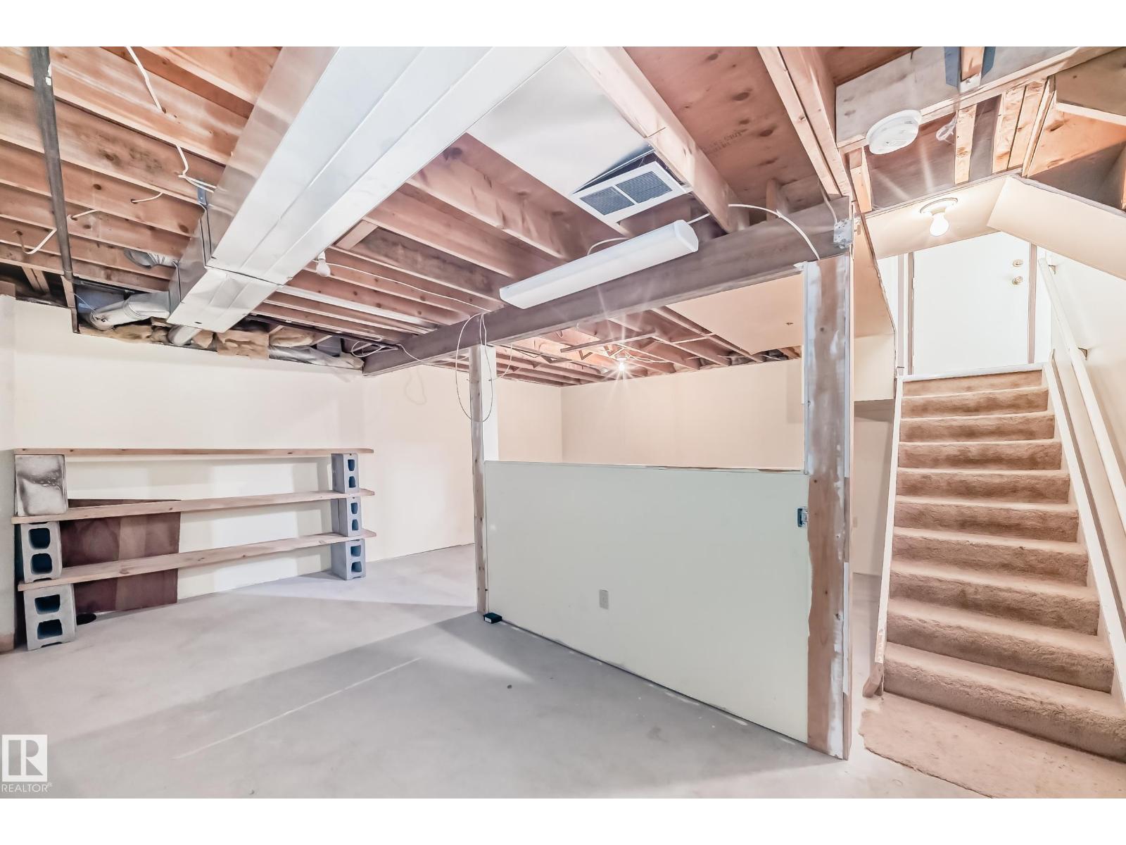 4432 33A AV NW, Edmonton