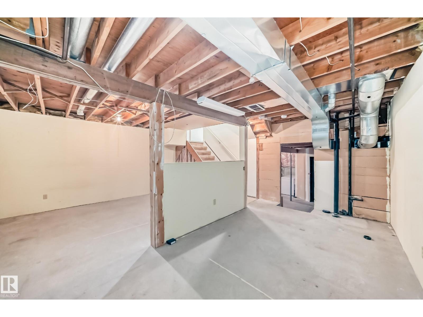 4432 33A AV NW, Edmonton